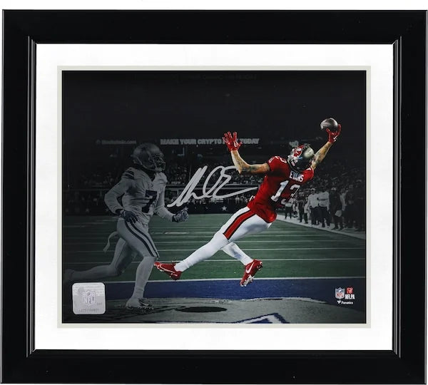 Mike Evans Signed 8 x 10 One Handed Catch Photo | Buccaneers