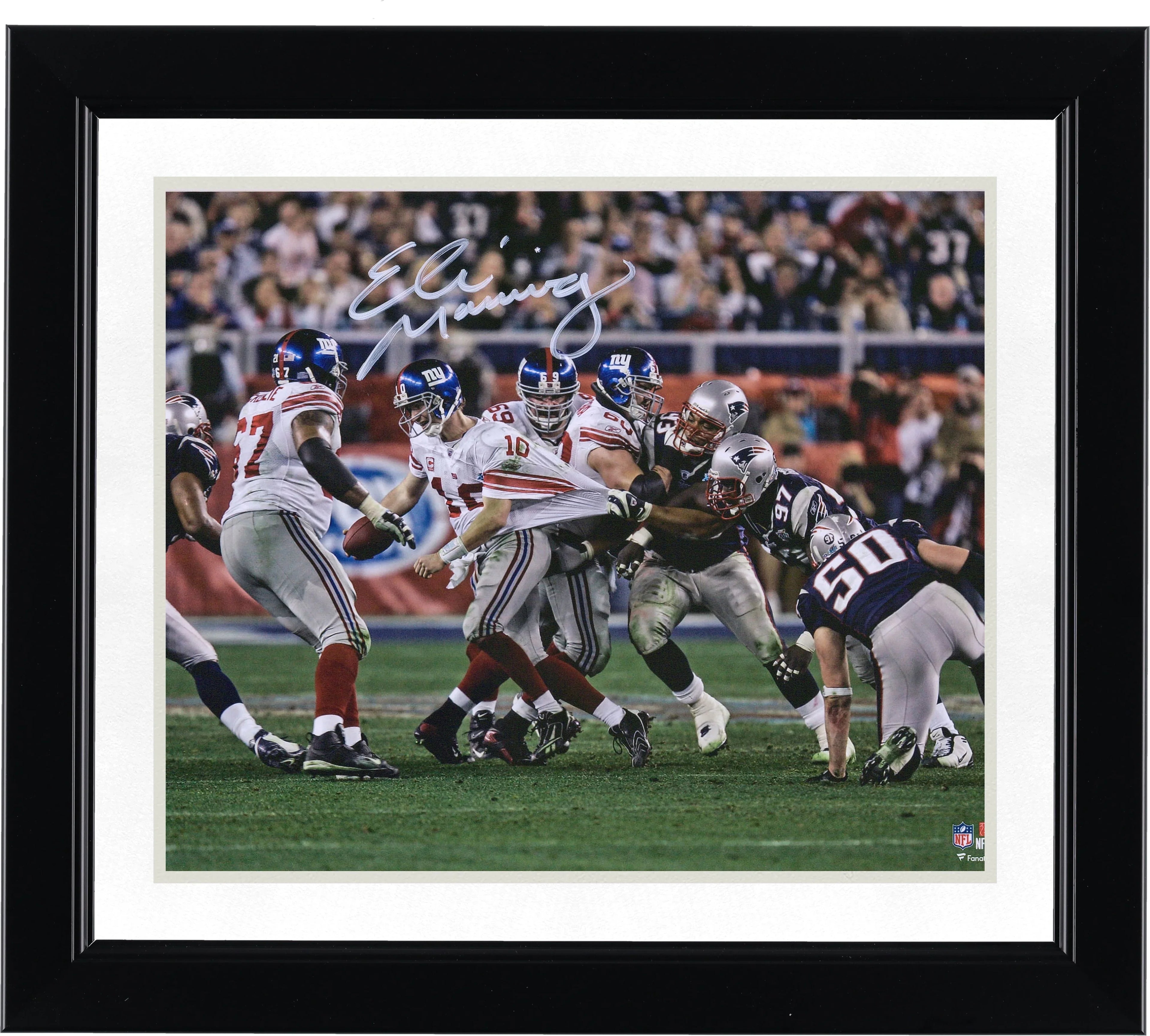 Eli Manning Signed 8 x 10 Super Bowl XLII Escape Photo | Giants