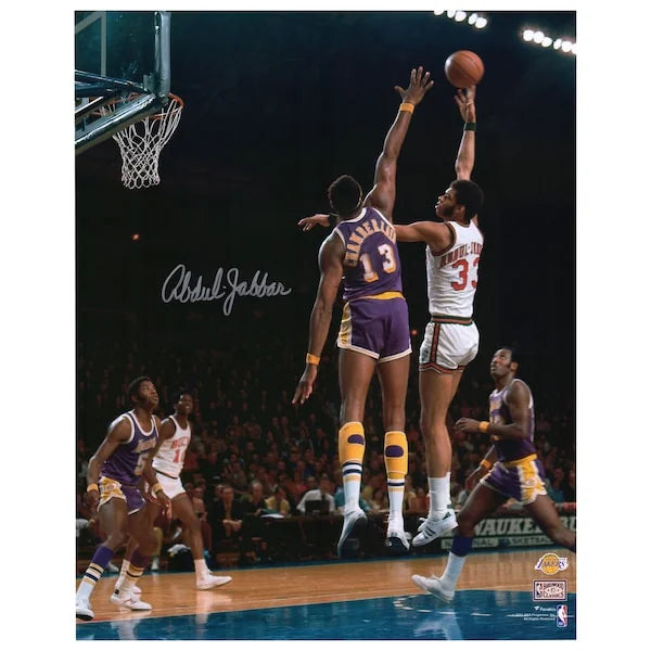 Kareem Abdul-Jabbar Signed 16 x 20 Sky Hook Photograph | Milwaukee Bucks