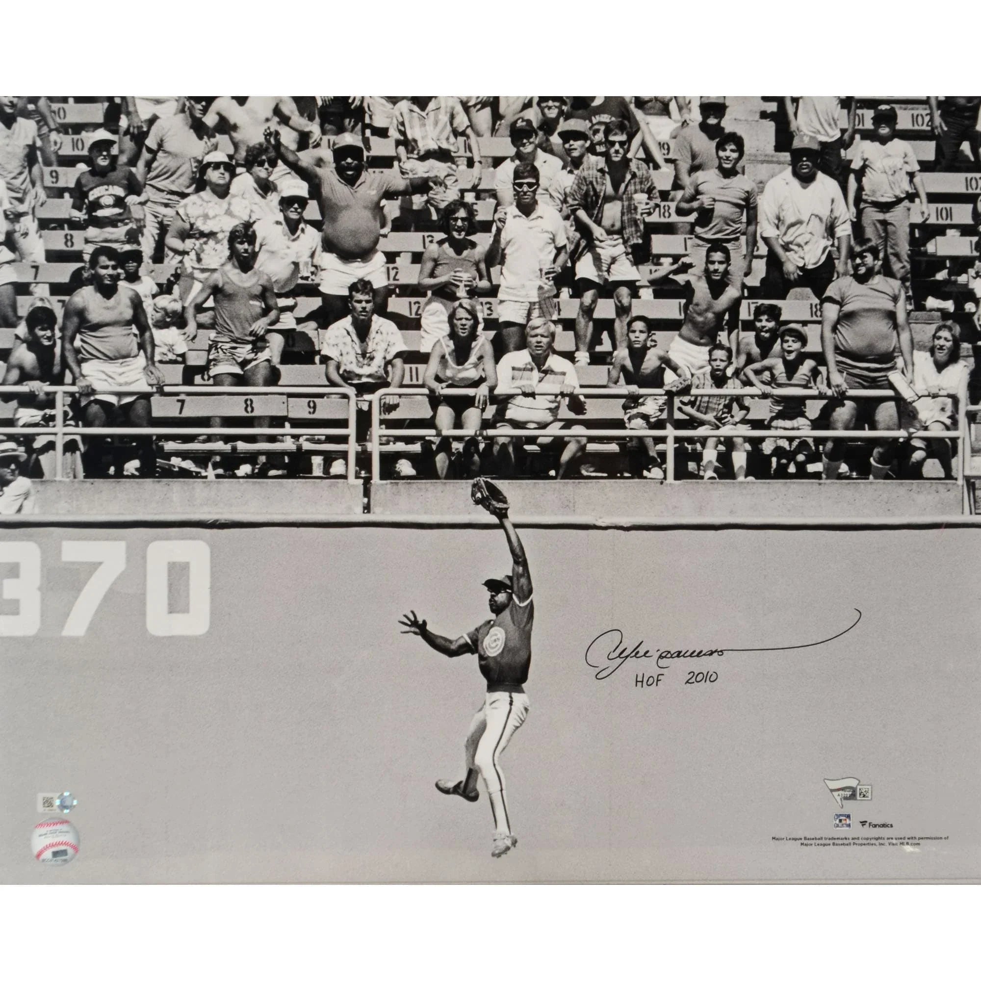 Andre Dawson Signed 16 x 20 Photograph | Cubs Catch at the Wall HOF 2010