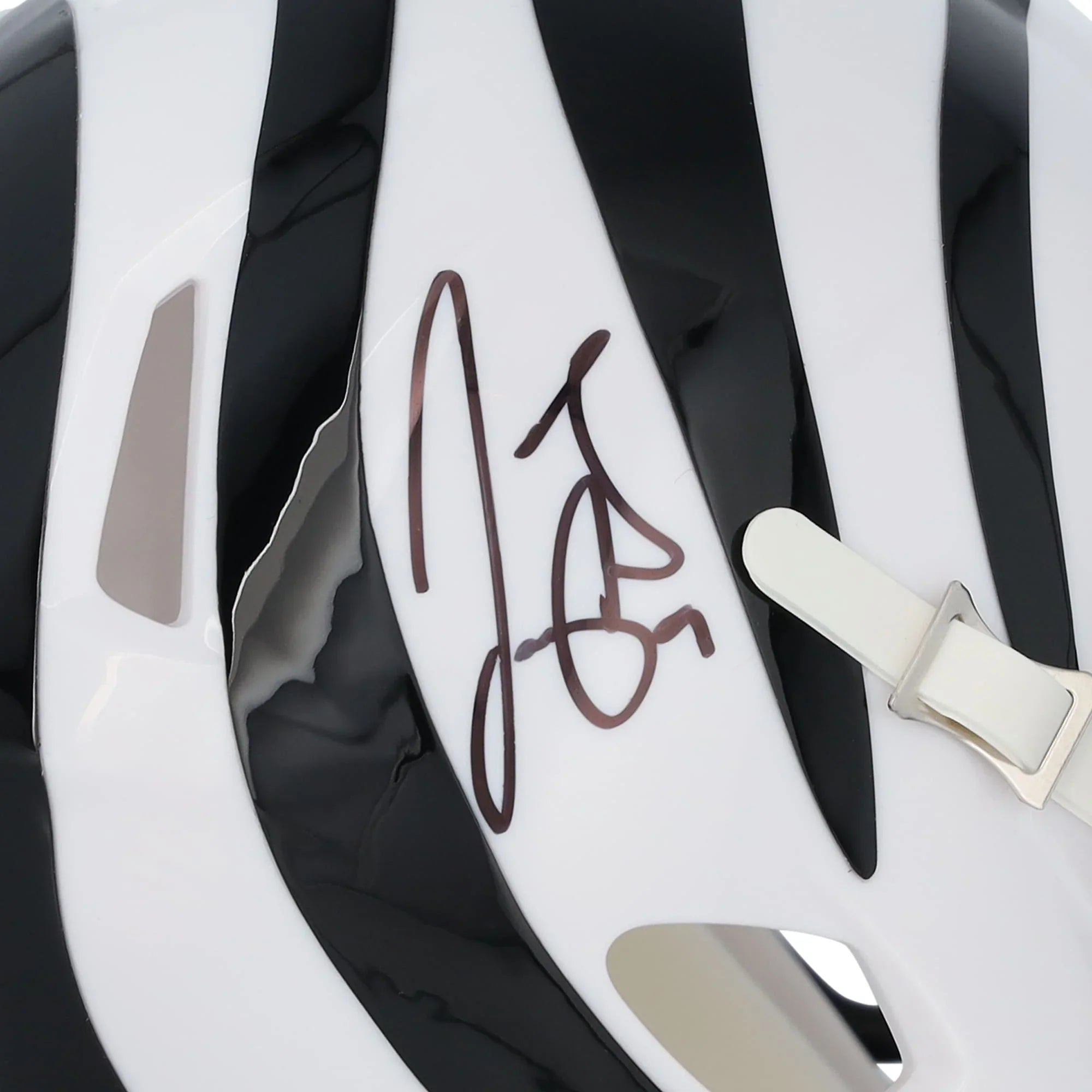 Joe Burrow Signed Cincinnati Bengals 2022 White Alternate Mini Helmet | Authenticated